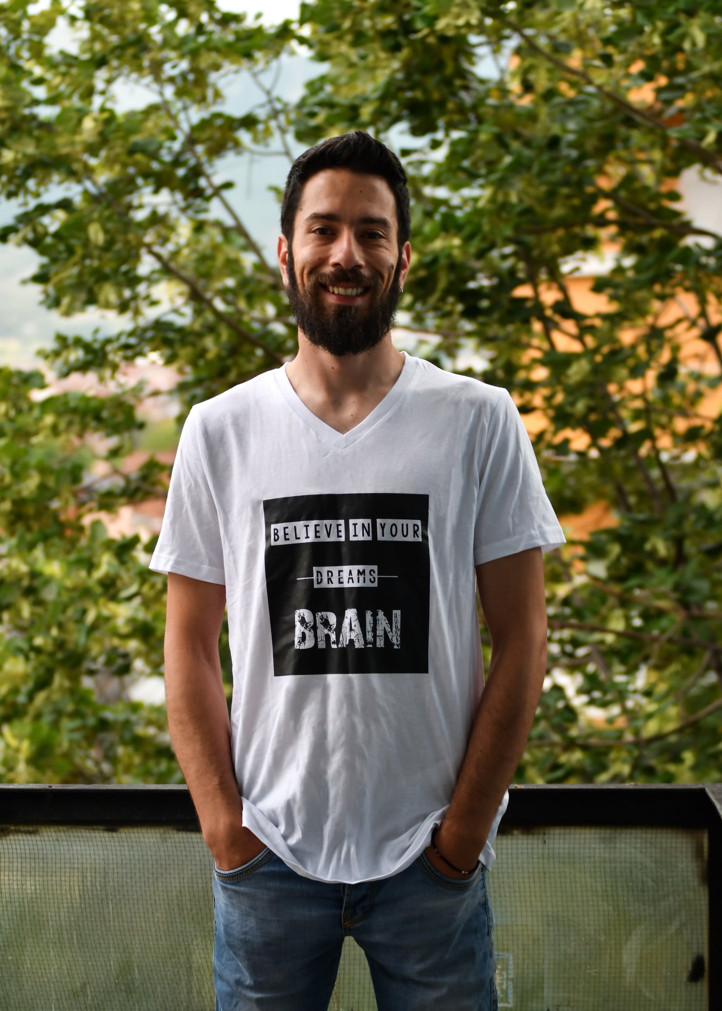 Believe in your Brain, T-Shirt: V-Neck, Regular Fit - Cosmic Hippos
