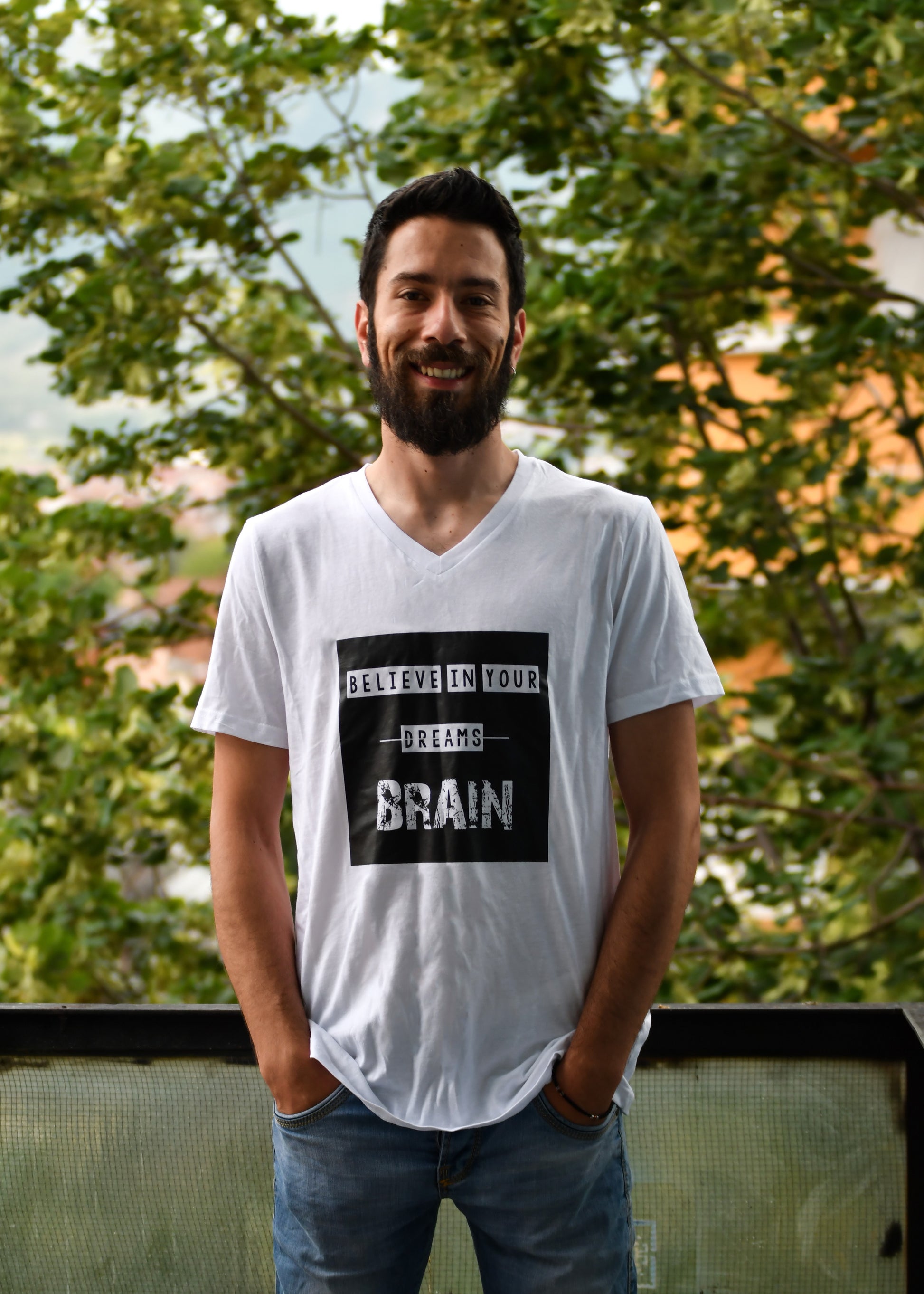 Believe in your Brain, T-Shirt: V-Neck, Regular Fit - Cosmic Hippos