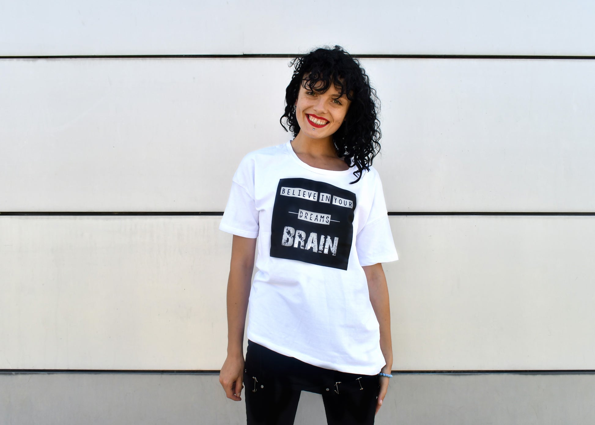 Believe in your Brain, T-Shirt: Round neck, Drop Shoulder - Cosmic Hippos